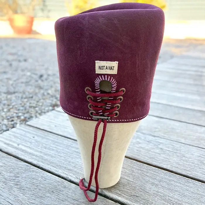 Chapeau Daly Street vu de derrière - Fabrication artisanale par Mel Not a Hat